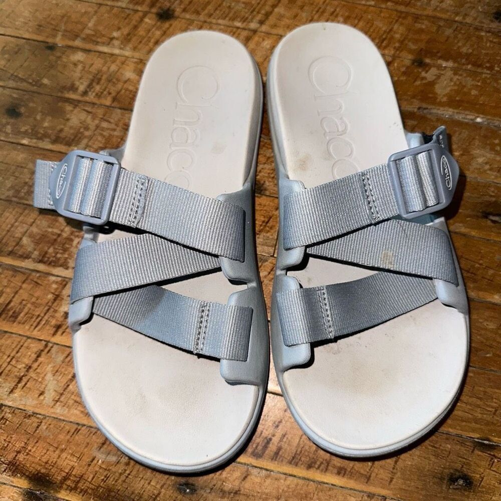 Chaco gray strappy comfortable slip on size 7 sandals